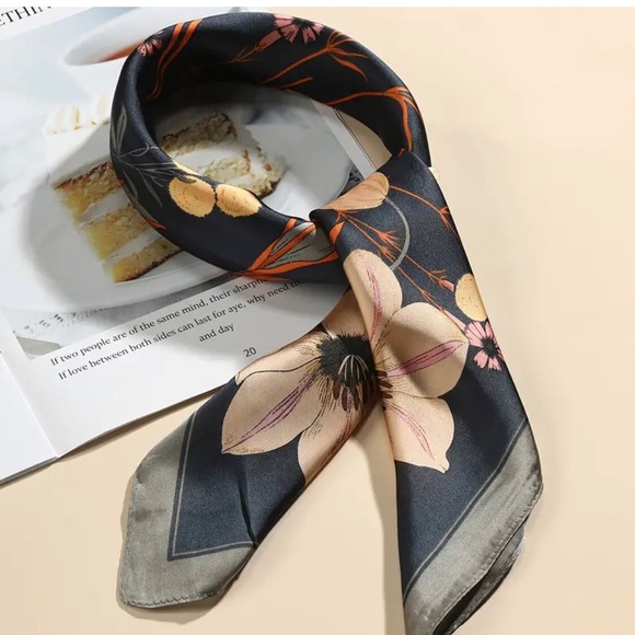 In stock Scarf Women Silky Floral square - Picture 4 of 6